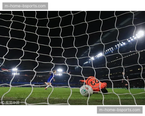 热刺广告牌植入骨传导技术 观赛体验升级开辟商业新路径 热刺广告牌植入骨传导技术 观赛体验升级开辟商业新路径